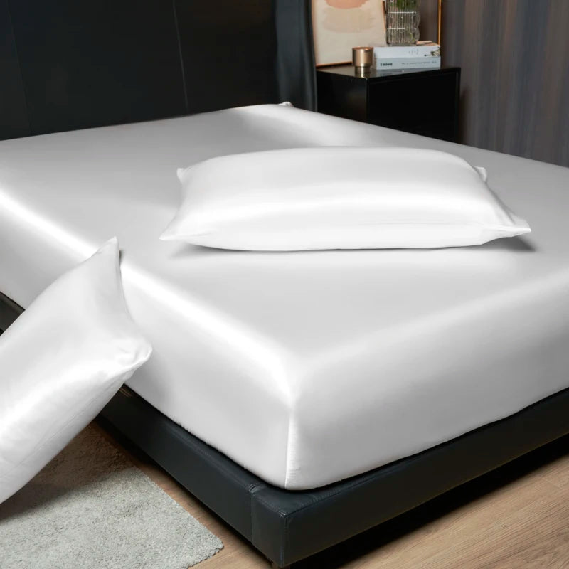 Drap-housse satiné blanc et ses deux taies assorties