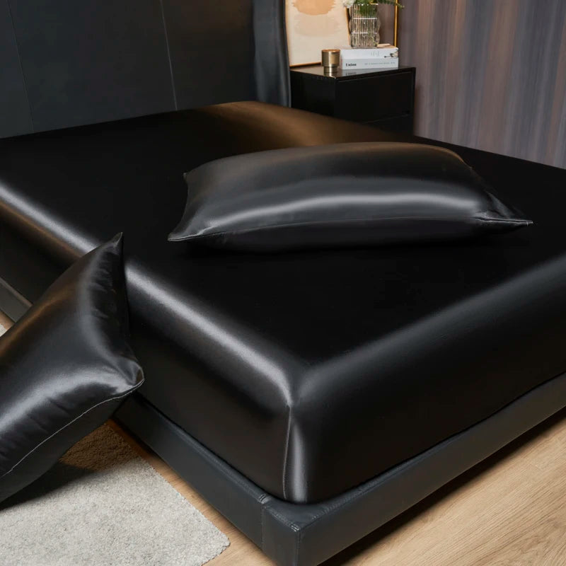 Drap-housse satiné noir et ses deux taies assorties