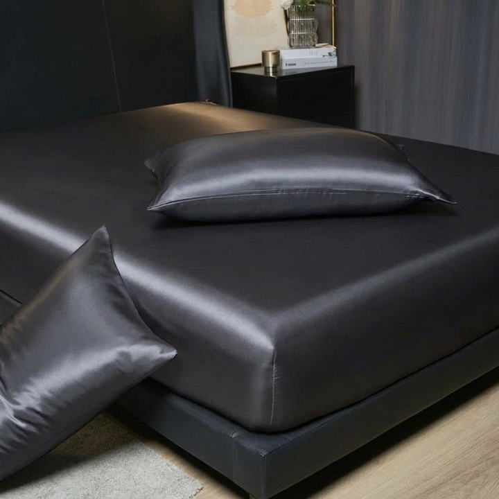 Drap-housse satiné gris anthracite et ses deux taies assorties